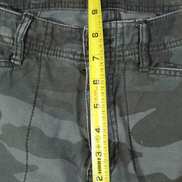 Abercrombie and Fitch Vintage Women's 25" Camo Cargo Raw Hem Cropped Pants - Picture 5 of 7